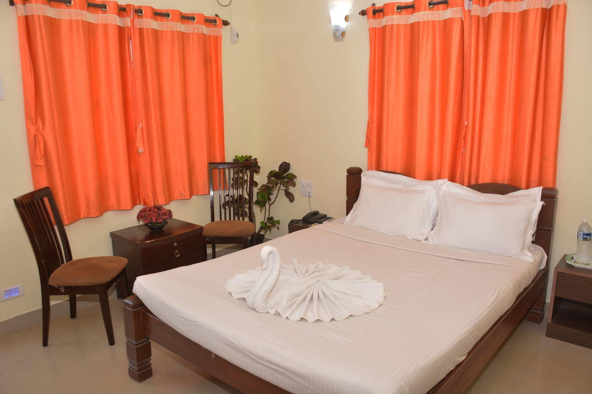 Sunrise Beach Resort Calangute Exterior photo